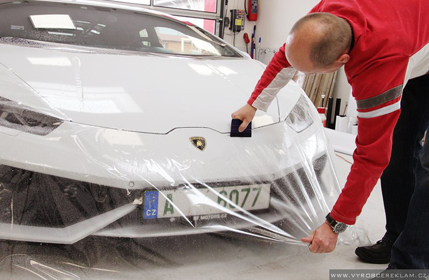 Polep sportovního automobilu Lamborghini Huracan carshieldovou fólií